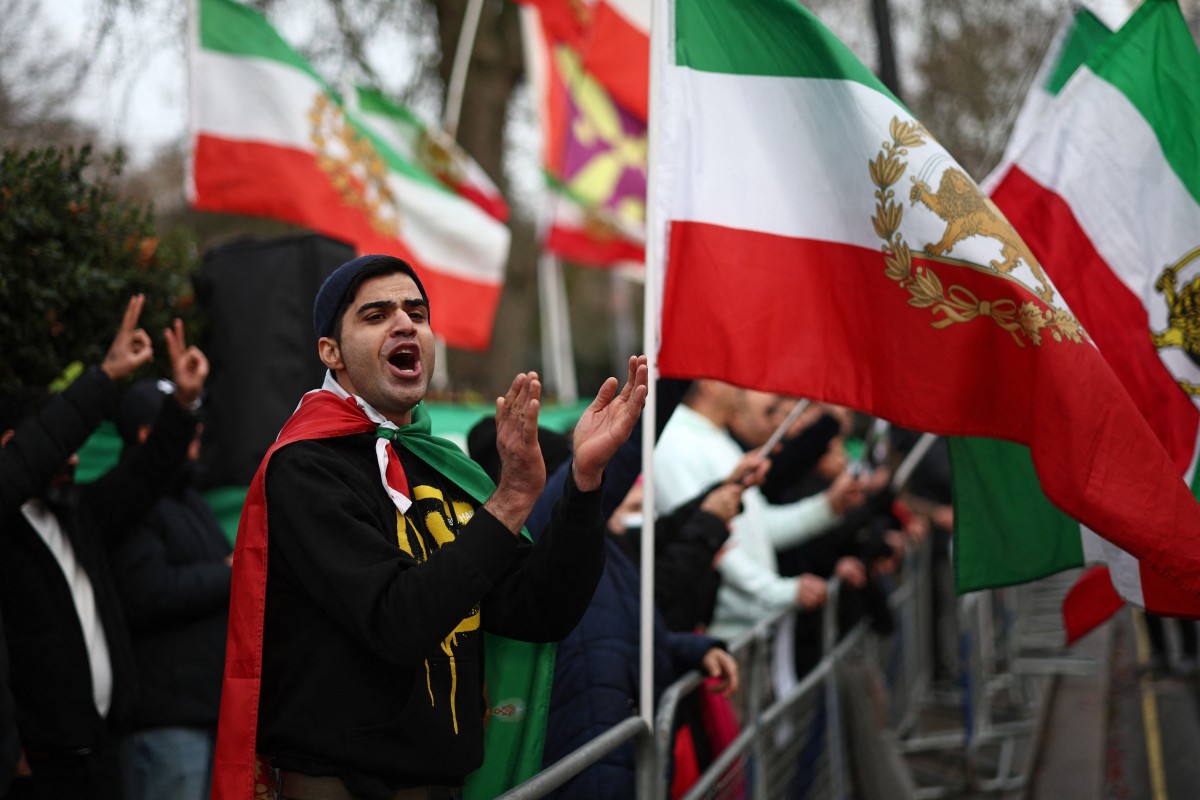 مظاهرات داعمة للمتظاهرين الإيرانيين في بريطانيا (أ ف ب).