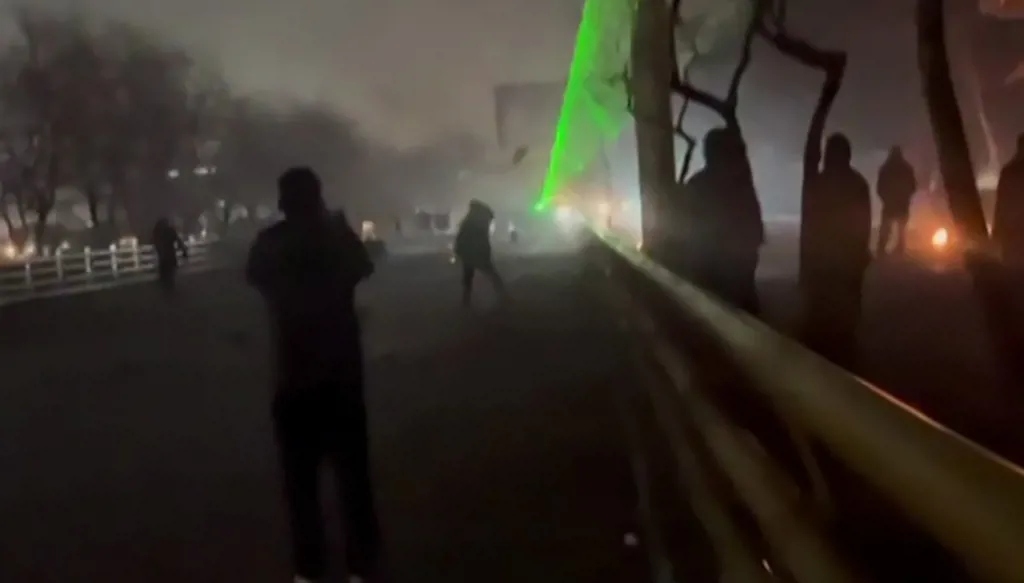 جانب من احتجاجات إيران. (أ ف ب)