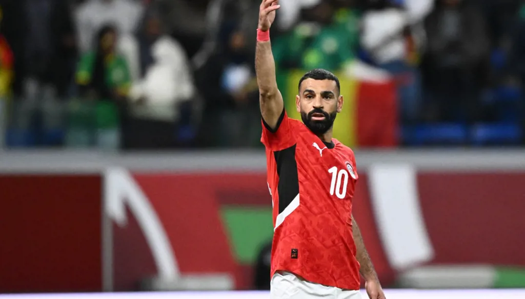 بعد الخلاف العلني... سلوت ينتظر عودة صلاح إلى ليفربول