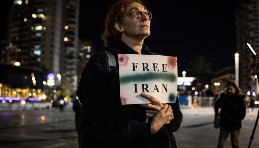 احتجاجات إيران في ميزان إسرائيل: مراقبة بلا مغامرة