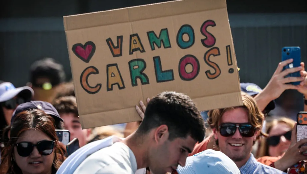 ألكاراز على حافة الخلود وفيدرر يترقّب "اللحظة الجنونية"