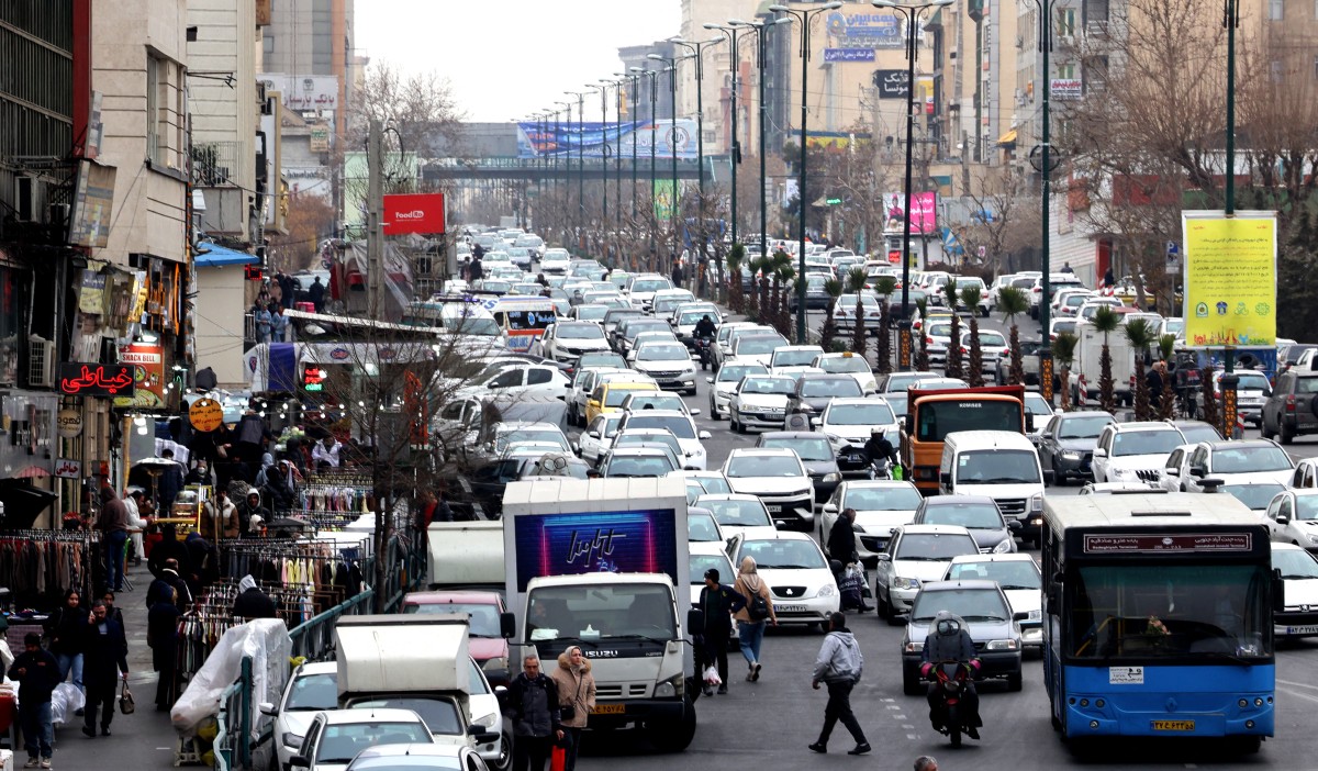 عادت الحركة إلى شوارع طهران بعد أكثر من 18 يوماً على اندلاع الاحتجاجات. (أ ف ب)