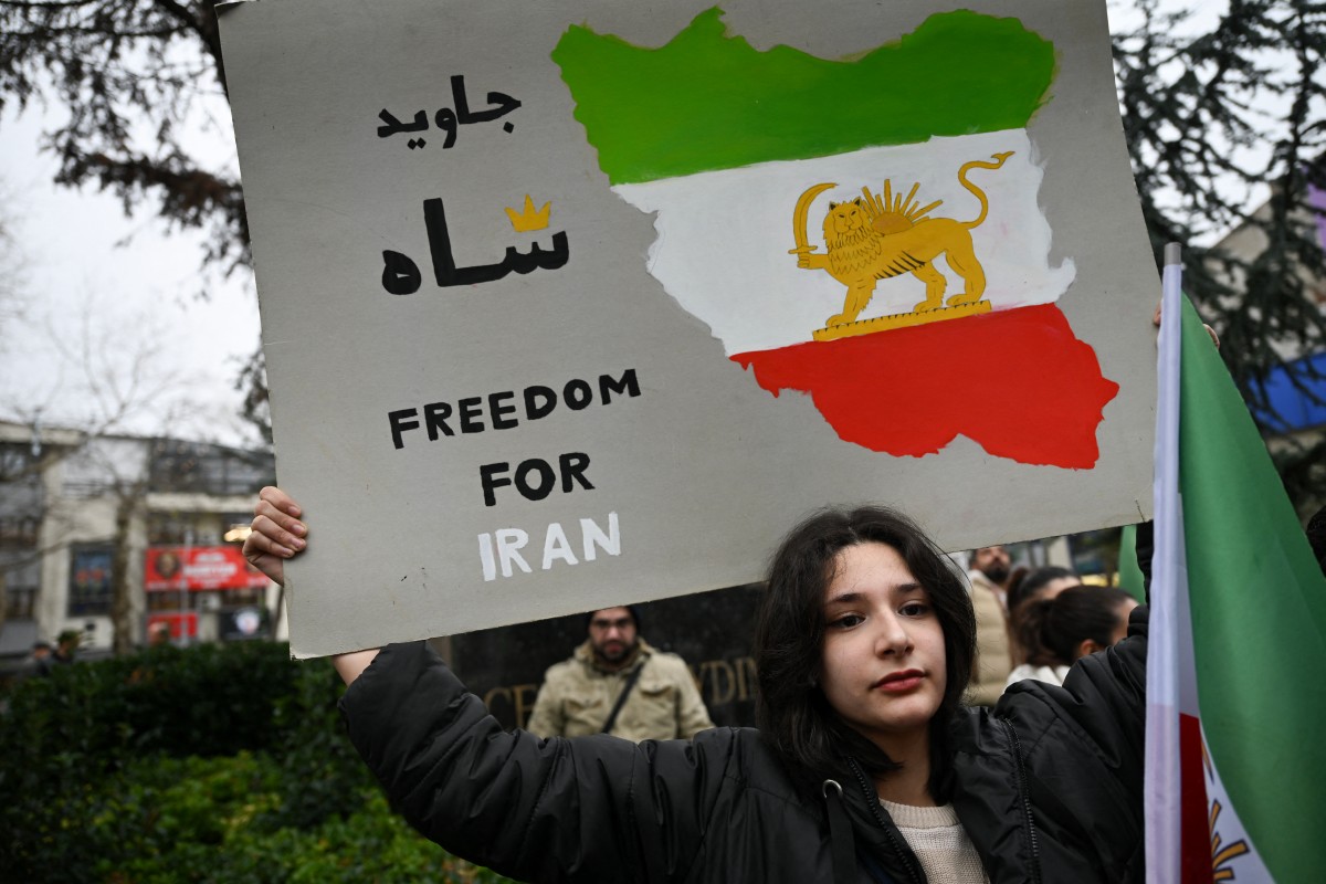 تظاهرة مندّدة بالنظام الإيراني في تركيا (أ ف ب).