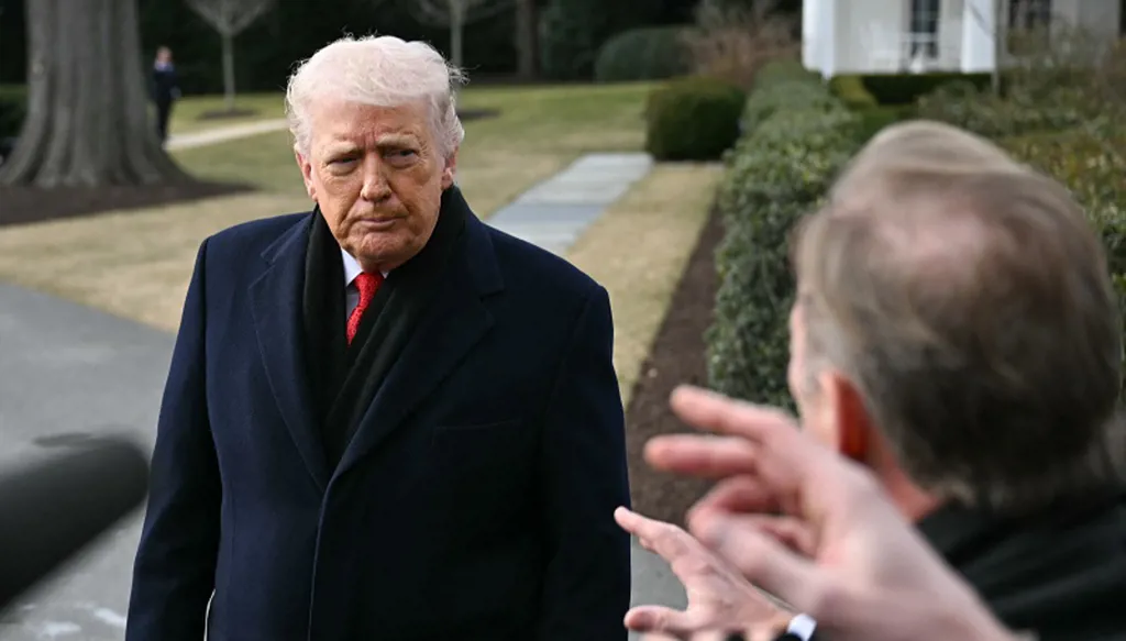 ترامب يبحث عن "قيادة جديدة" لإيران... تهديد جدّي أم مناورة سياسية؟