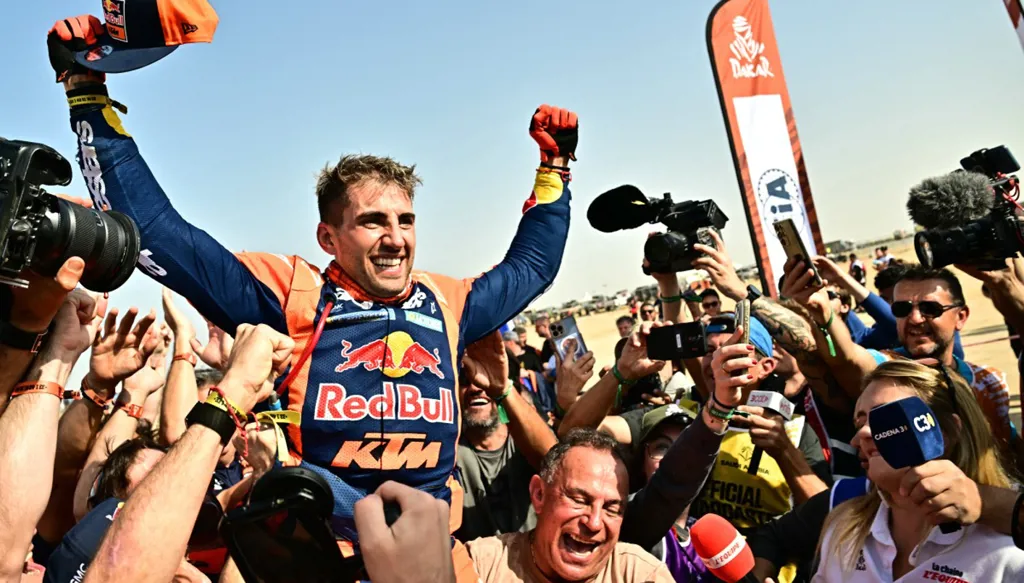 رقم قياسي في رالي داكار... بينافيديس يحسم لقب الدراجات النارية بفارق ثانيتين (فيديو وصور)