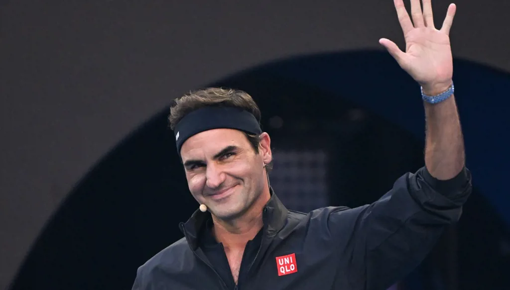 فيدرر يُدهش ألكاراز خارج ملاعب كرة المضرب