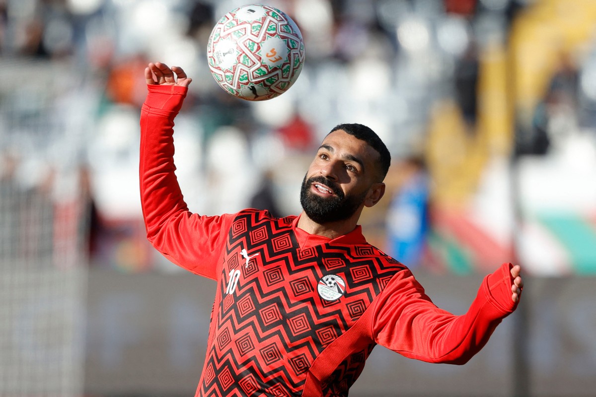 محمد صلاح خلال عملية الاحماء. (أ ف ب)