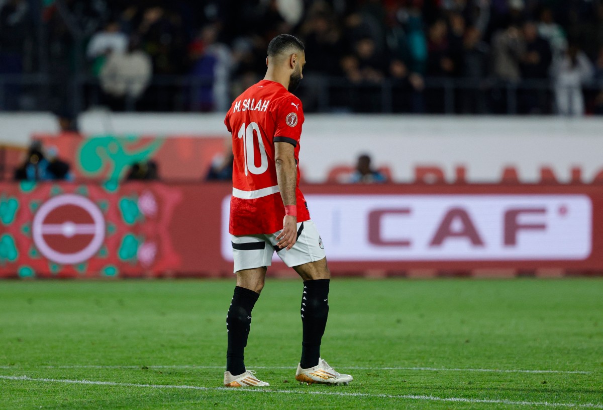 محمد صلاح بعد إضاعته ركلة الجزاء في كأس أمم أفريقيا. (أ ف ب)