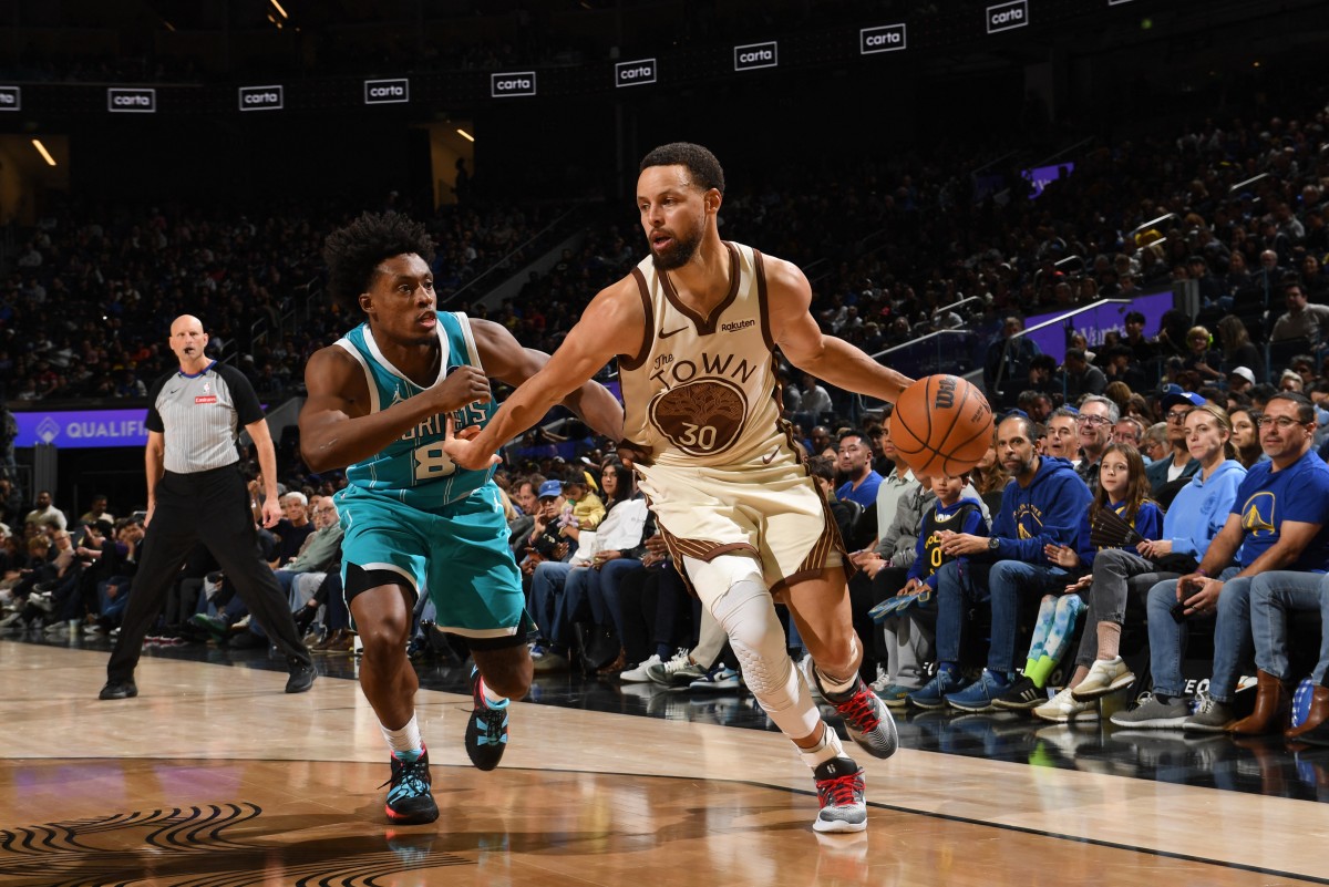 النجم ستيفن كوري سيكون حاضراً في مباراة كل النجوم. (أ ف ب)