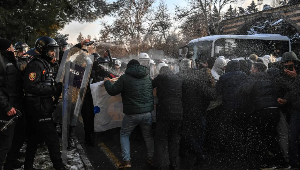 تطورات سوريا تهدد عملية السلام في تركيا: هل يتخلى "العمال الكردستاني" عن الهدنة؟