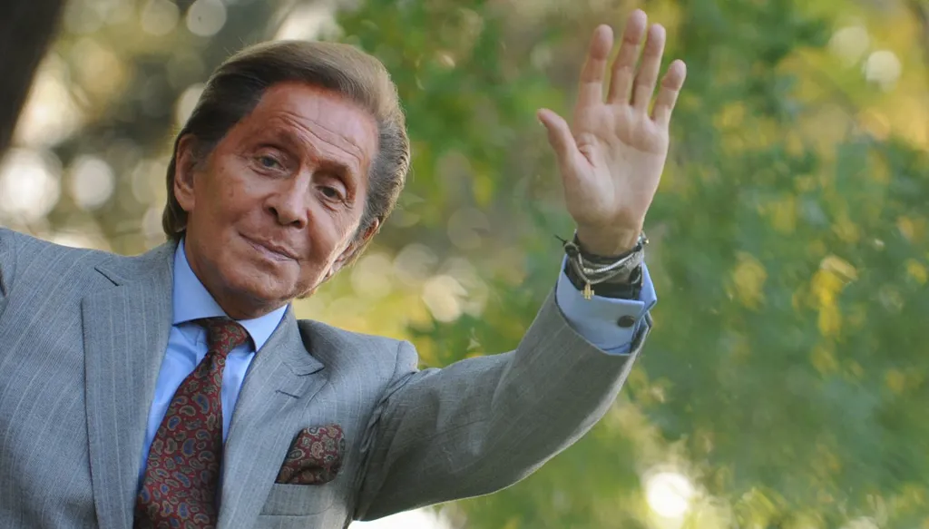 وفاة مصمم الأزياء الإيطالي فالنتينو عن 93 عاماً