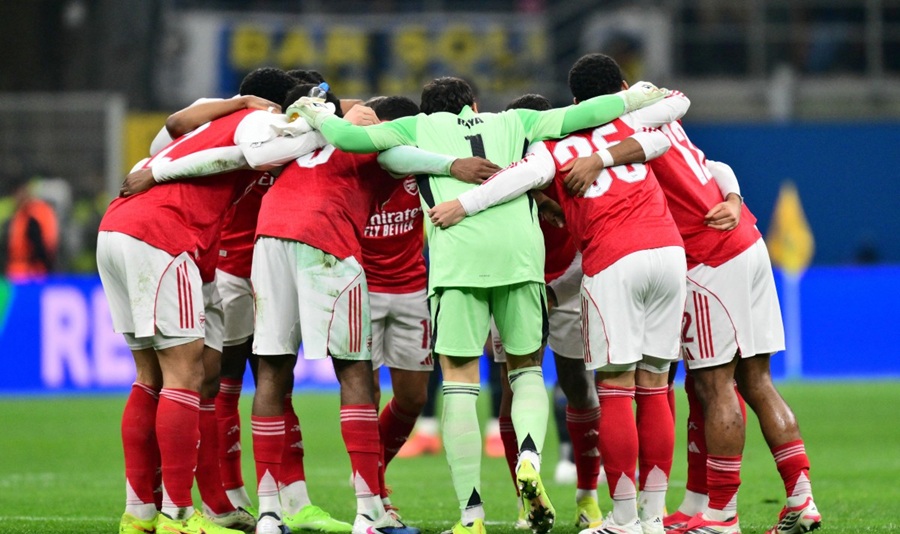 أرسنال ضد مانشستر يونايتد لتعزيز الصدارة. (أ ف ب)