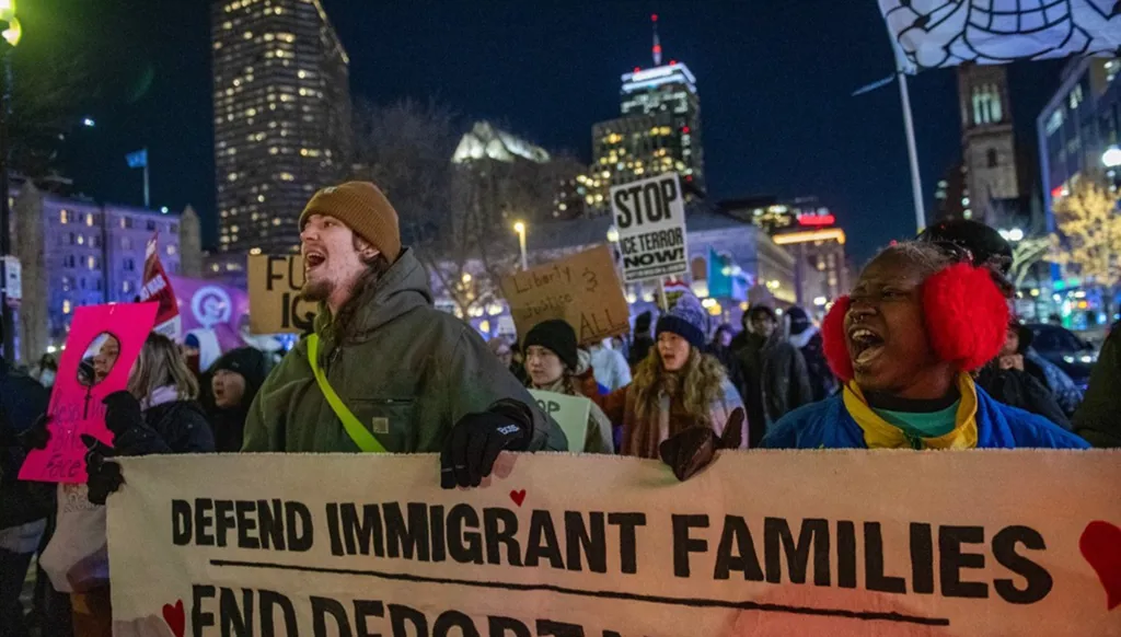 آلاف يتظاهرون في الولايات المتحدة احتجاجاً على سياسات ترامب في مجال الهجرة
