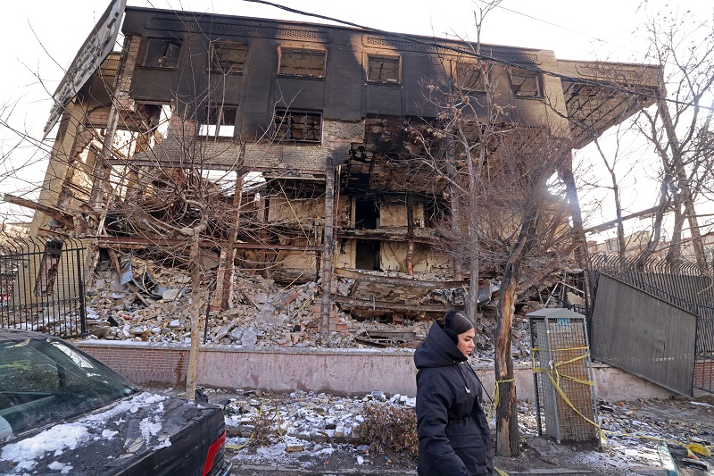 مبنى حكومي احترق خلال الاحتجاجات العامة الأخيرة، في طهران، (ا ف ب).