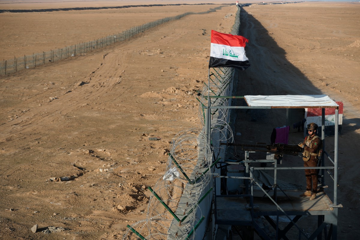 اتخذ العراق إجراءات أمنية مشددة عند الحدود مع سوريا تخوفاً من تسرّب مقاتلي داعش. (أ ف ب)
