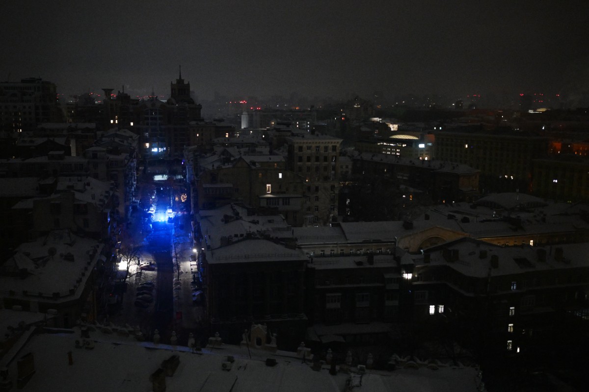 انقطاع للتيار الكهربائي في أوكرانيا. (أ ف ب)