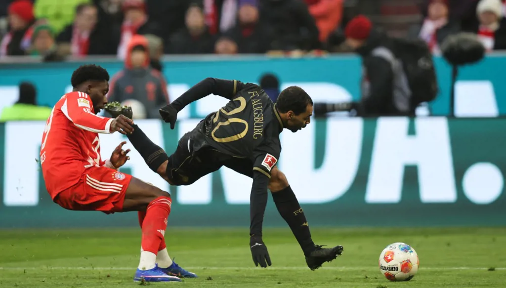 بايرن ميونيخ ينهار أمام أوغسبورغ ويخسر أول مباراة في الدوري منذ 10 أشهر