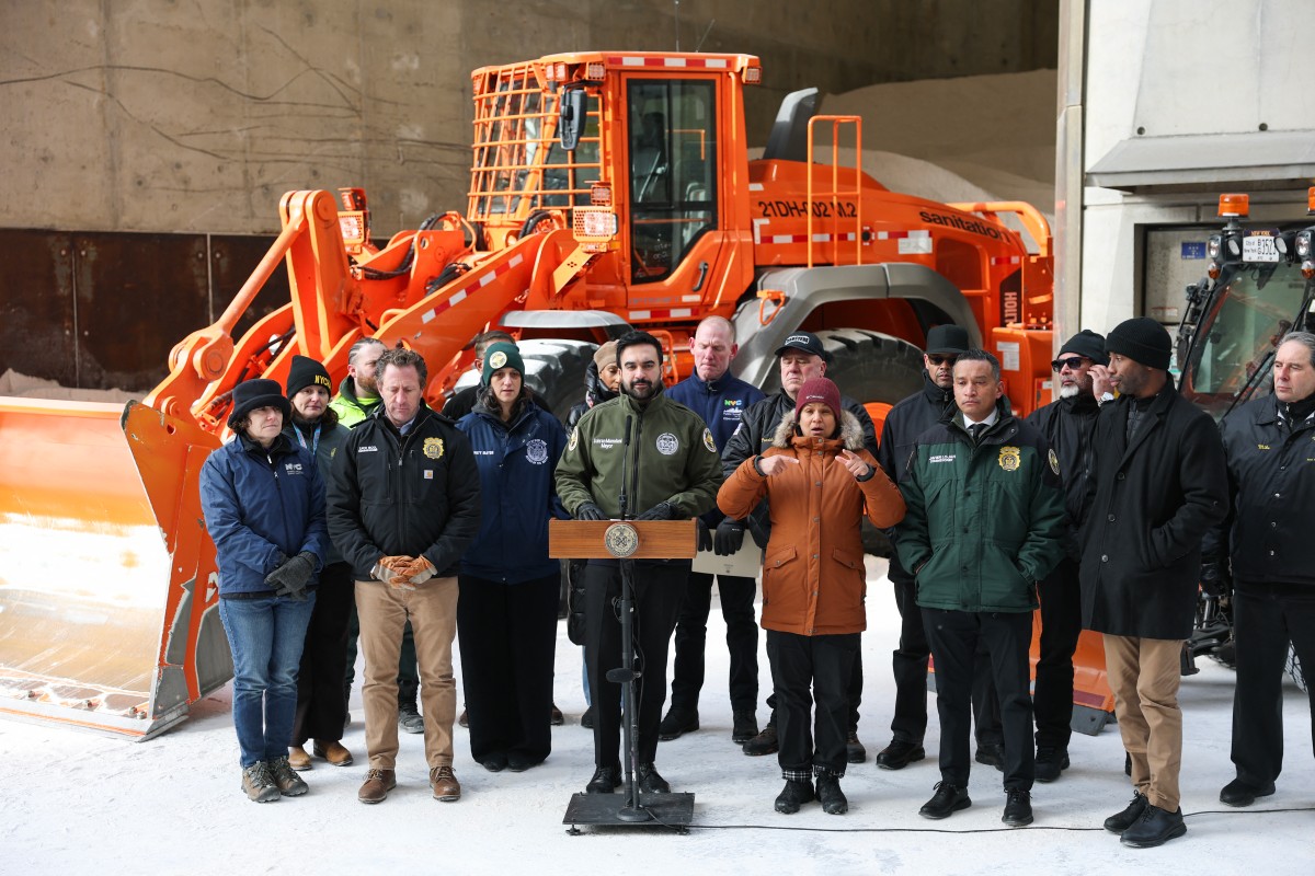 عمدة نيويورك ممداني يتابع ميدانياً (أ ف ب).