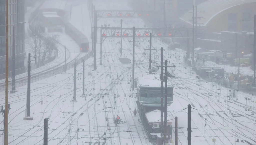 بالصور- موجة قطبية تشلّ 20 ولاية أميركية... الحرارة 30 درجة تحت الصفر وانقطاع الكهرباء عن 600 ألف منزل!