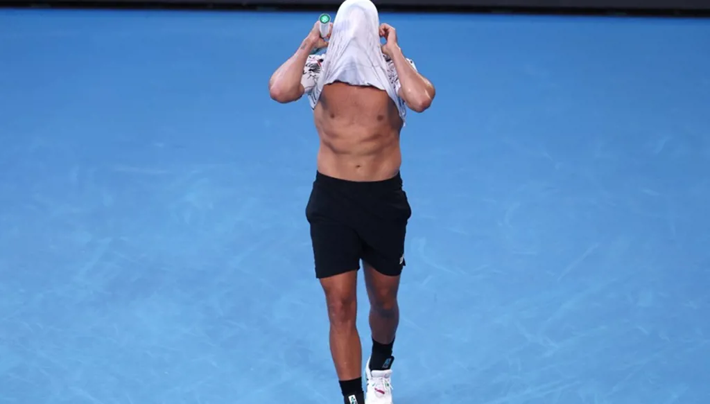 الحرّ يفرض كلمته... تفعيل بروتوكول الطوارئ يغيّر مواعيد بطولة أستراليا المفتوحة للتنس