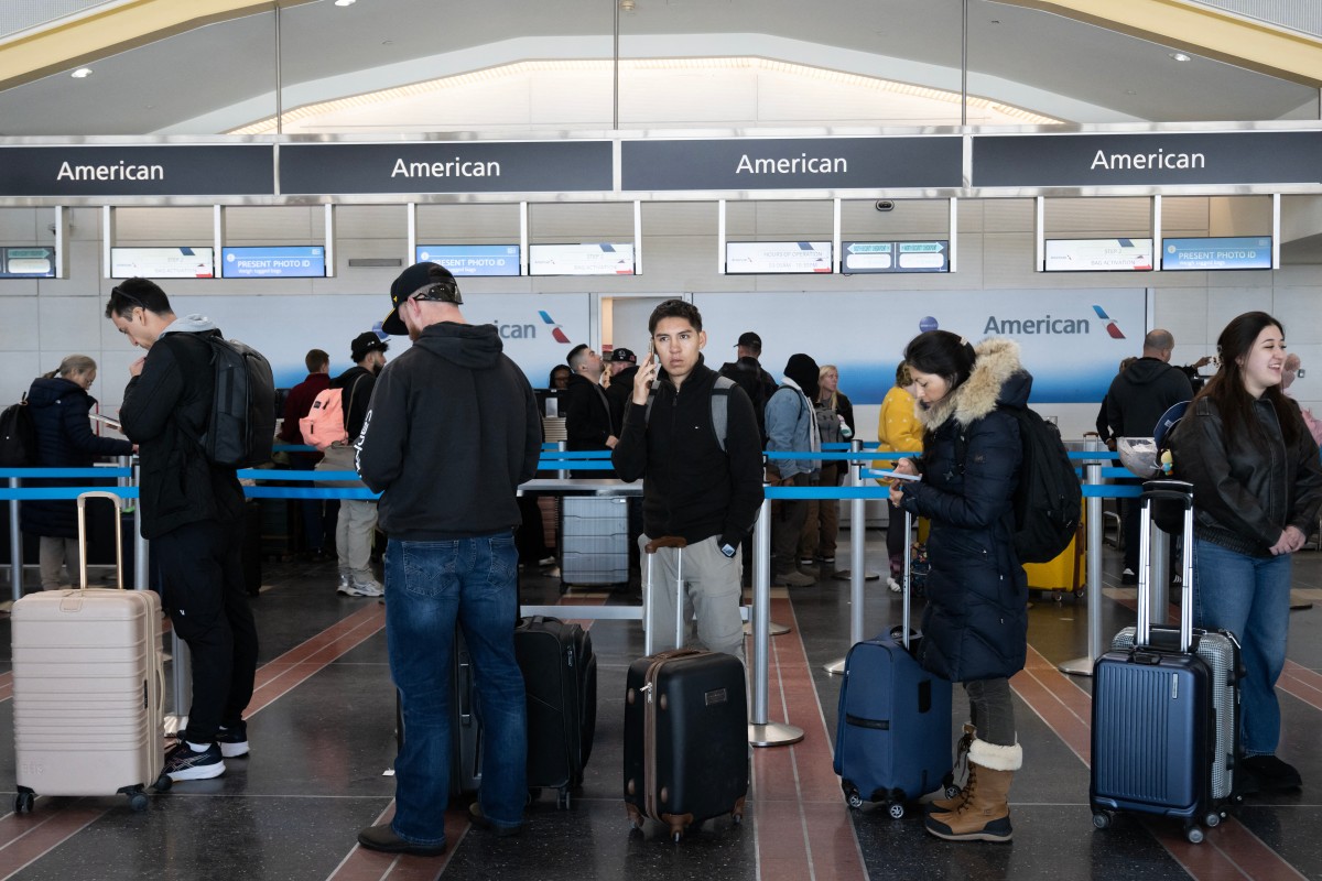مسافرون عالقون في مطارات أميركية (أ ف ب).
