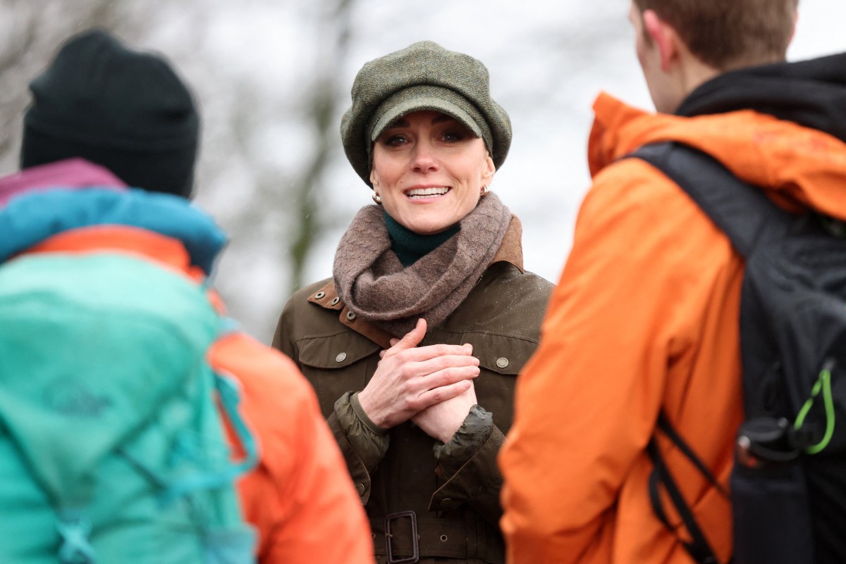 كيت ميدلتون بإطلالة ريفية في منتزه بيك ديستريكت الوطني (أ.ف.ب)