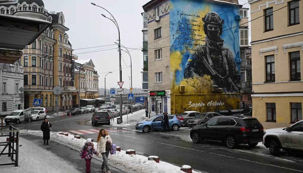 روسيا تُسيطر على قريتَين شرق أوكرانيا... وانقطاع الكهرباء عن العاصمة كييف