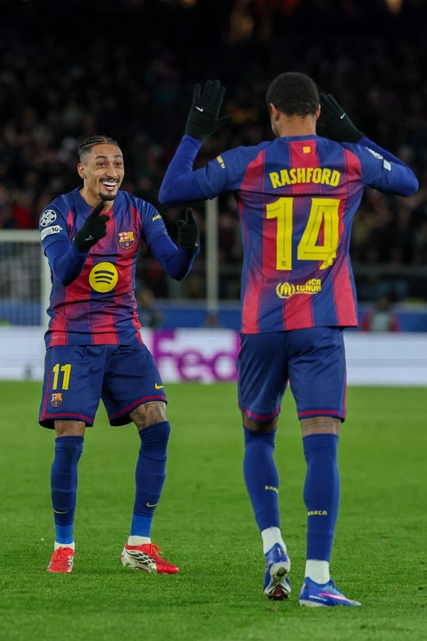 لاعبو برشلونة. (أ ف ب)