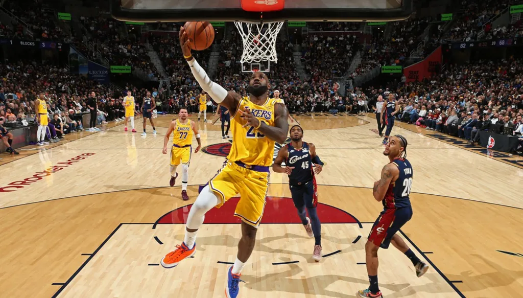 ليبرون جيمس يبكي… هل اقترب الوداع؟ (فيديو وصور)