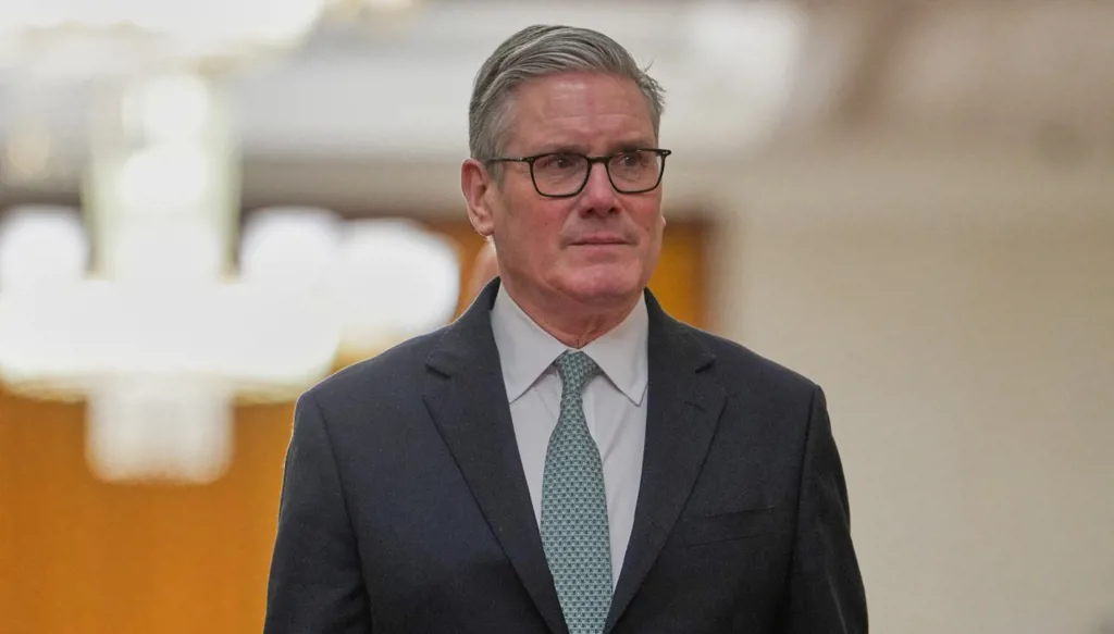 ستارمر يؤكد للزعيم الصيني شي أن تطوير بلاده علاقاتها مع بكين أمر "حيوي"