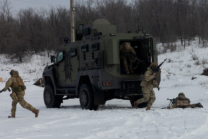 جنود أوكرانيون في دونيتسك، (ا ف ب).