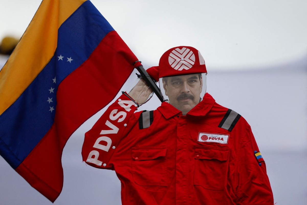 مجسّم لمادورو. (أ ف ب)