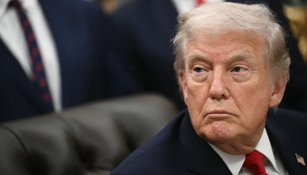 ترامب يُهدّد بفرض رسوم جمركية على البلدان التي تُزوّد كوبا بالنفط