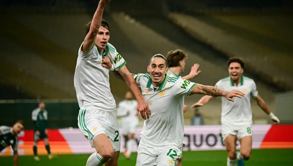 روما يخطف مقعداً بين الأوائل... الفرق المتأهلة مباشرة إلى دور الـ16 في الدوري الأوروبي