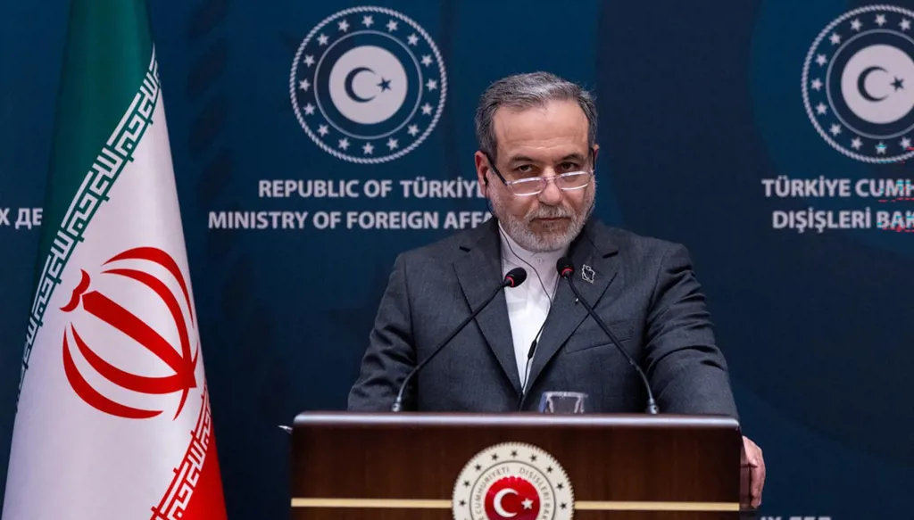 طهران تتمسك بالتخصيب في محادثات "الفرصة الأخيرة" وواشنطن تفتح الباب للدبلوماسية