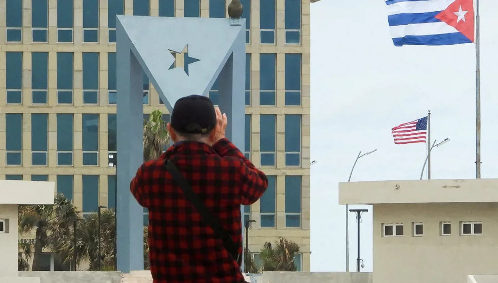 الرئيسة المكسيكية تسعى لحل حصار ترامب النفطي لكوبا "ديبلوماسياً"