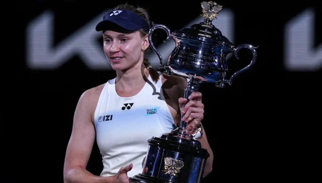 ريباكينا تتوّج بلقب بطولة أستراليا المفتوحة للتنس بعد فوزها سابالينكا