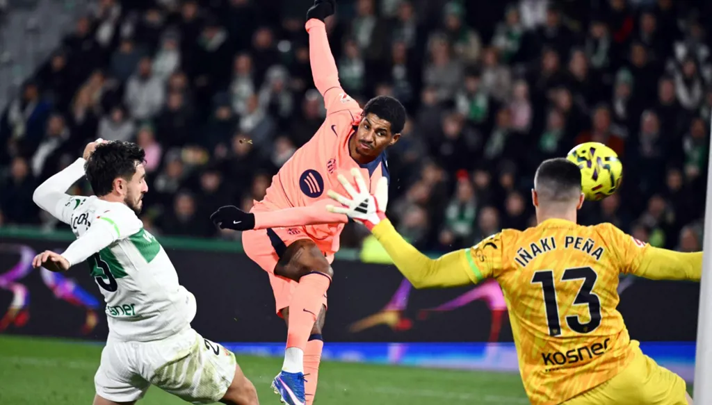 ماركوس راشفورد... بين سعادة البقاء في برشلونة ورغبة كاريك في العودة