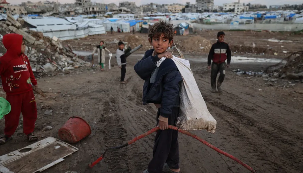 دموع ولمّ شمل… معبر رفح يفتح نافذة أمل صغيرة لأهالي غزة