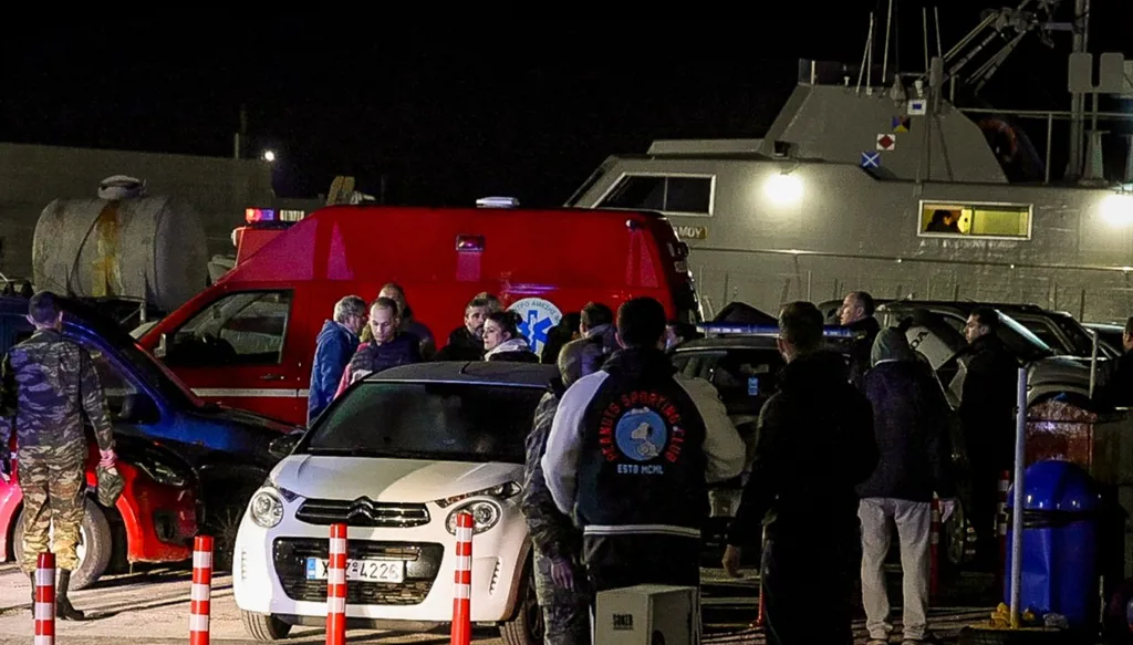 وفاة 15 مهاجراً بعد اصطدام قارب بسفينة خفر سواحل قبالة اليونان