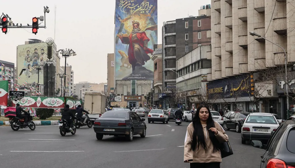 السلطات الإيرانية تعتقل 3 شخصيات من الإصلاحيين