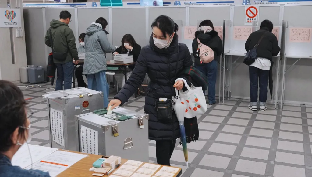 حزب رئيسة وزراء اليابان يحصد الأكثرية في الانتخابات التشريعية