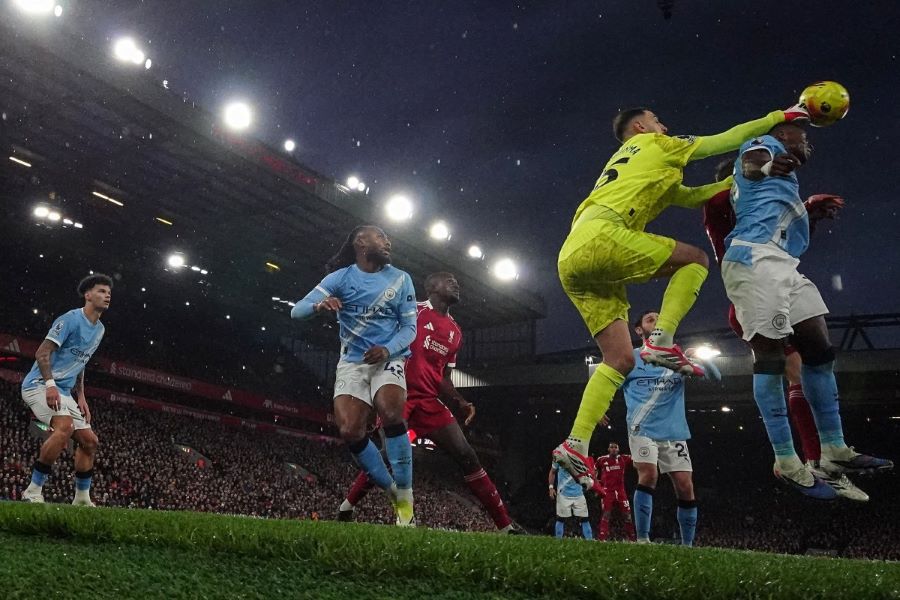 الدوري الإنكليزي يغرّد في القمة. (أ ف ب)