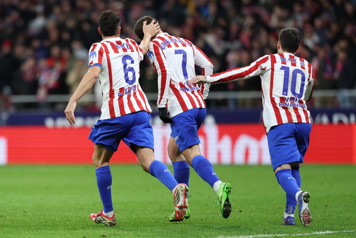 أتلتيكو مدريد لتخطي برشلونة على أرضه. (أ ف ب)