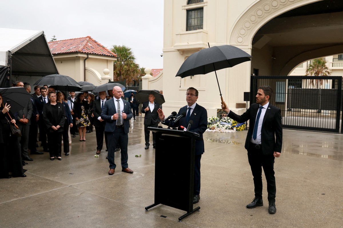 هرتسوغ في أستراليا. (أ ف ب)