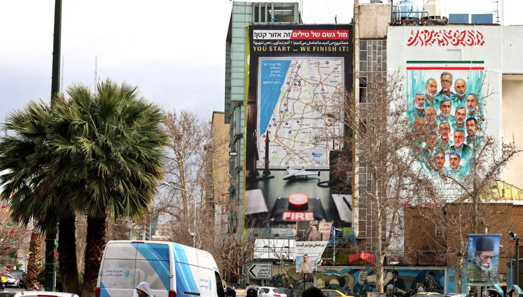 إيران تواصل القمع في الداخل بموازاة إبقاء الاتصال مفتوحاً مع واشنطن