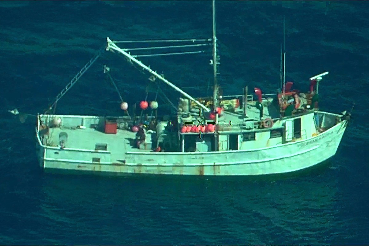 قارب كان يحمل عدة أطنان من الكوكايين (أ ف ب).