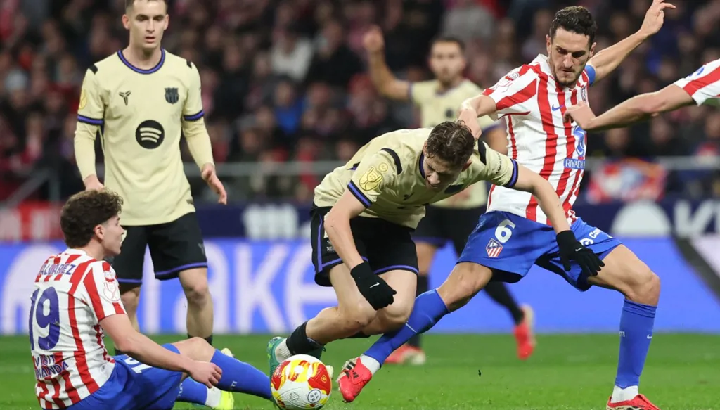 حرب التحكيم تشتعل في إسبانيا... برشلونة يدخل على الخط بقوة