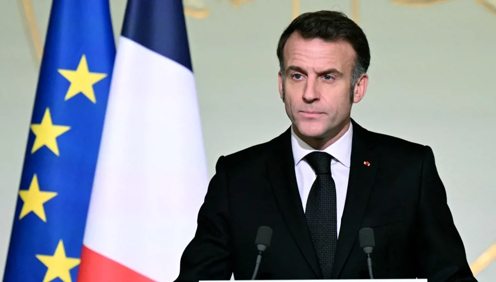 ماكرون بعد وفاة شاب من اليمين المتطرف: لضبط النفس