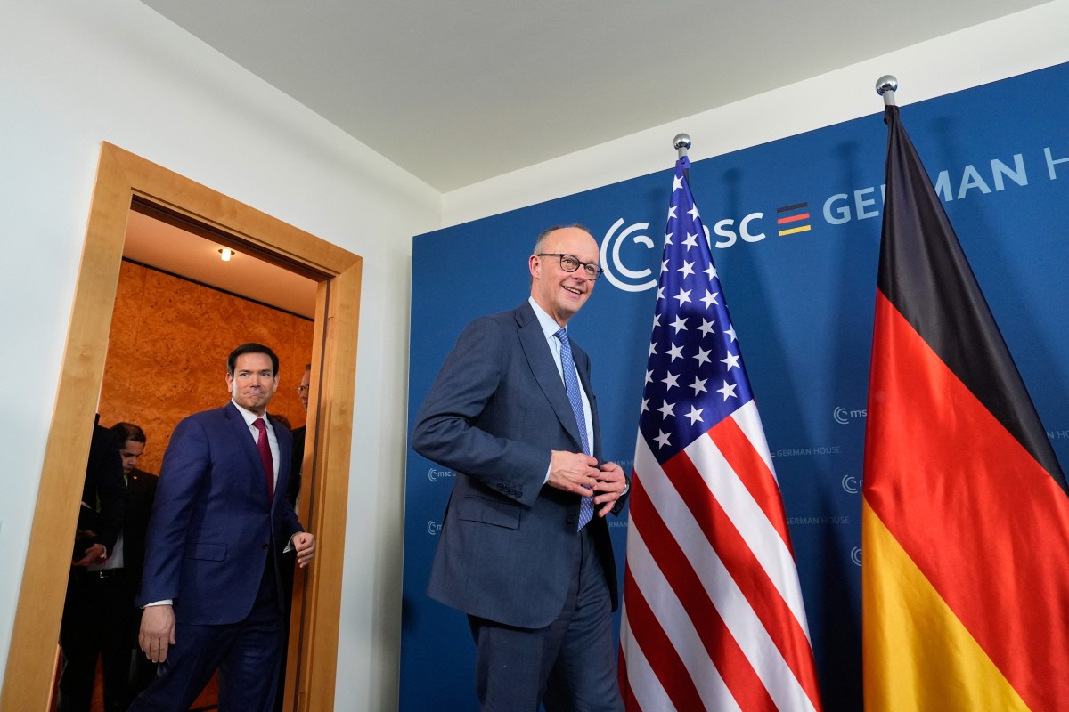 المستشار الألماني فريدريش ميرز ووزير الخارجية الأميركي ماركو روبيو يصلان لحضور اجتماع ثنائي على هامش مؤتمر ميونيخ. (أ ف ب)